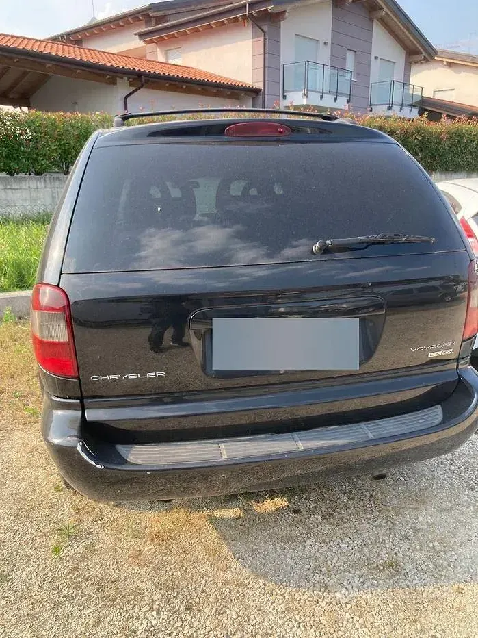 Usata Chrysler Voyager 150 CV (110 kW) 2006 Nero Monovolume