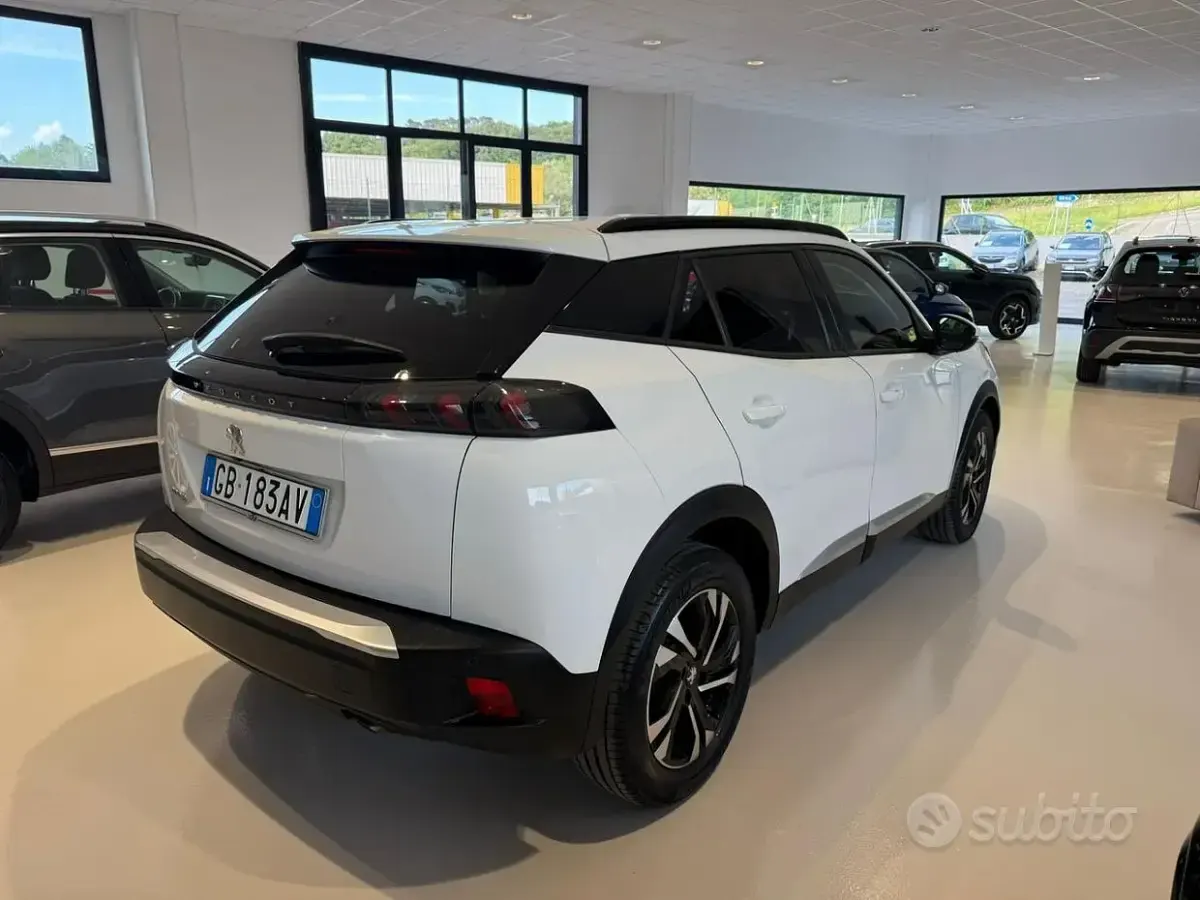 Usata Peugeot 2008 Allure 101 CV (74 kW) 2020 Bianco SUV