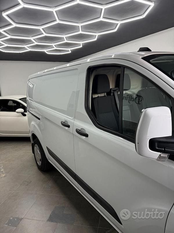 Usata Ford Transit Custom Titanium 130 CV (95 kW) 2023 Bianco Berlina