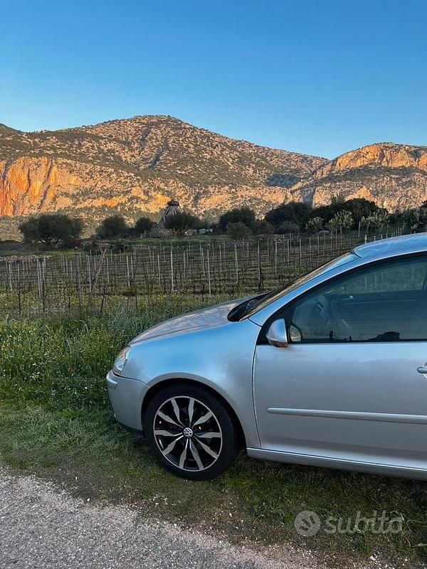 Usata VW Golf IV 105 CV (77 kW) 2005 Grigio Berlina