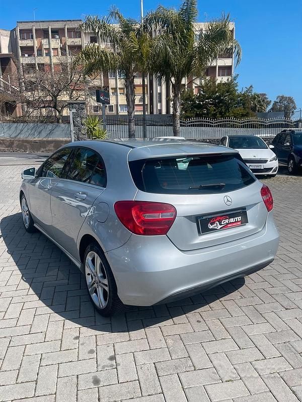 Usata Mercedes A180 Premium 108 CV (79 kW) 2014 Grigio Berlina