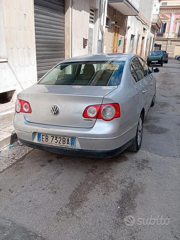 Usata VW Passat 150 CV (110 kW) 2010 Grigio Berlina