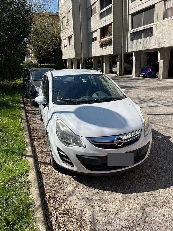 Usata Opel Corsa 75 CV (55 kW) 2012 Bianco Utilitaria