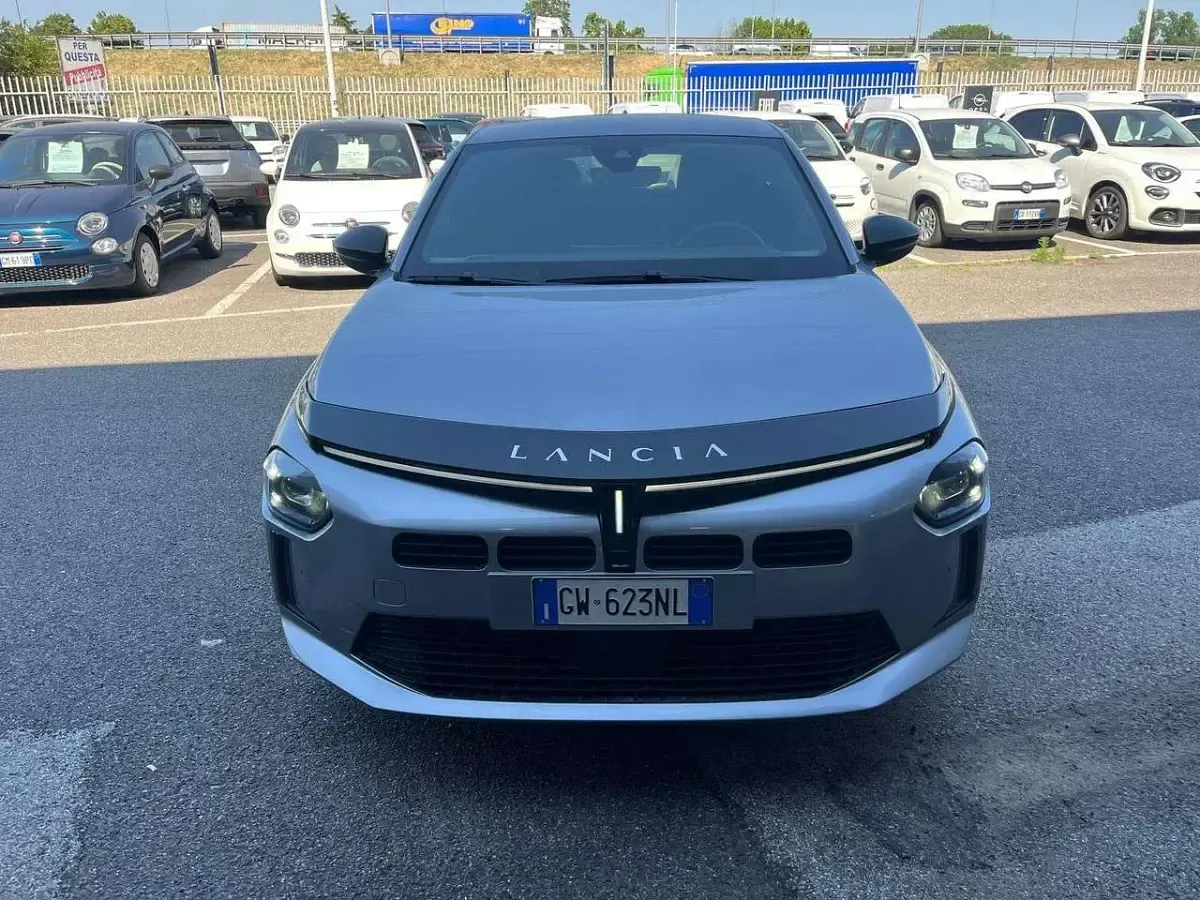 Usata Lancia Ypsilon 110 CV (80 kW) 2024 Argento Utilitaria
