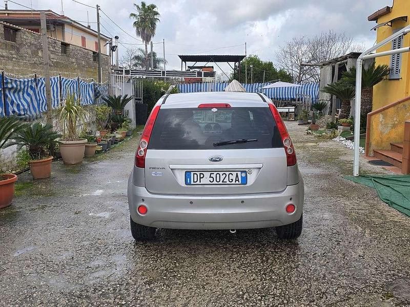Usata Ford Fiesta Ghia 75 CV (55 kW) 2008 Utilitaria