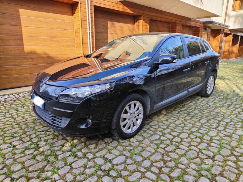 Nero Usata 2012 Renault Mégane III Station wagon | 7000 € (Molto cara) - Immagine 1/4