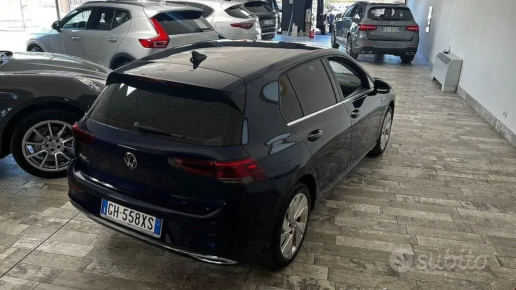 Usata VW Golf VIII Style 116 CV (85 kW) 2022 Bluazzurro Berlina