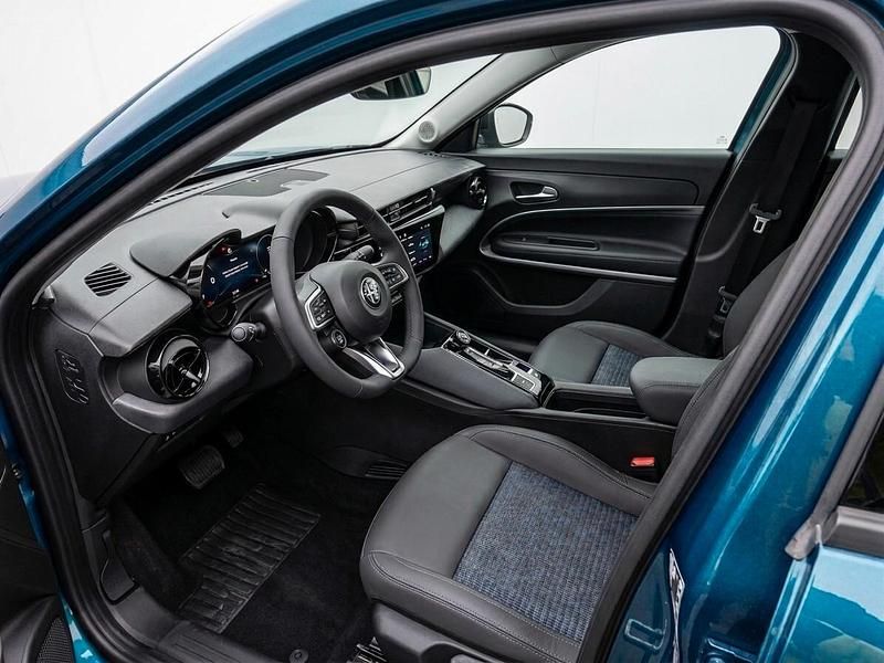 Usata Alfa Romeo Junior 136 CV (100 kW) 2025 Blu SUV