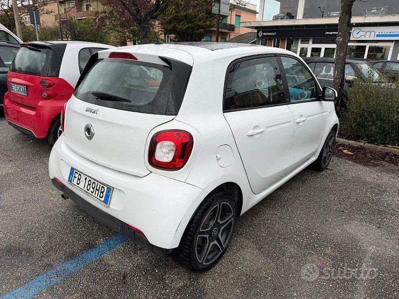 Usata Smart ForFour Proxy 71 CV (52 kW) 2015 Bianco Utilitaria