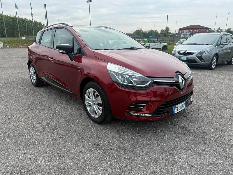 Usata Renault Clio GrandTour LIMITED 76 CV (55 kW) 2018 Rosso Station wagon