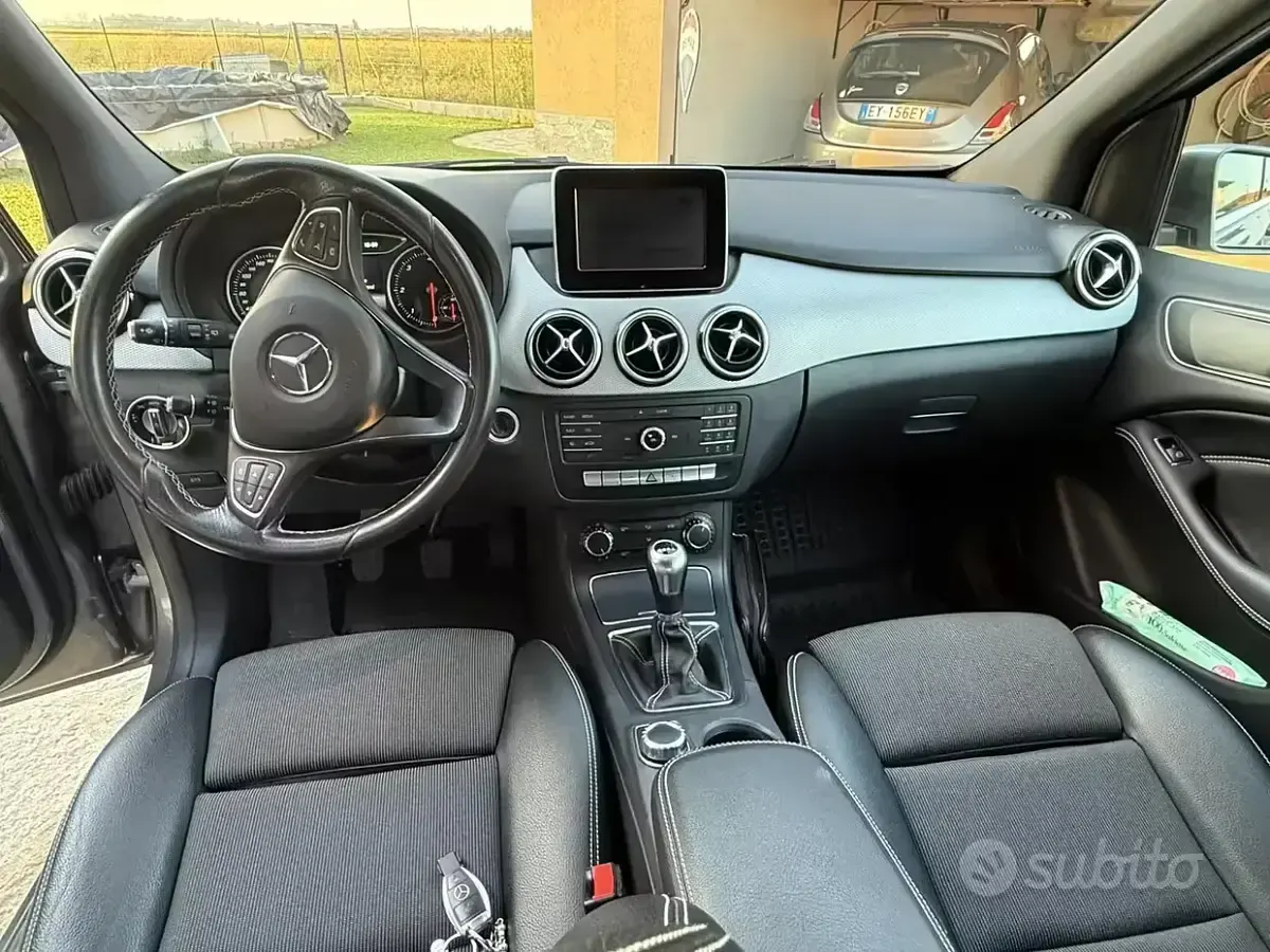 Usata Mercedes B180 2018 Grigio Utilitaria