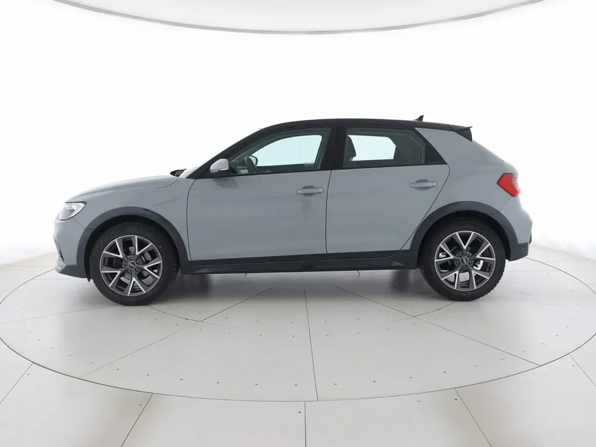 Usata Audi A1 Business 110 CV (80 kW) 2023 1x grigio freccia perlato SUV
