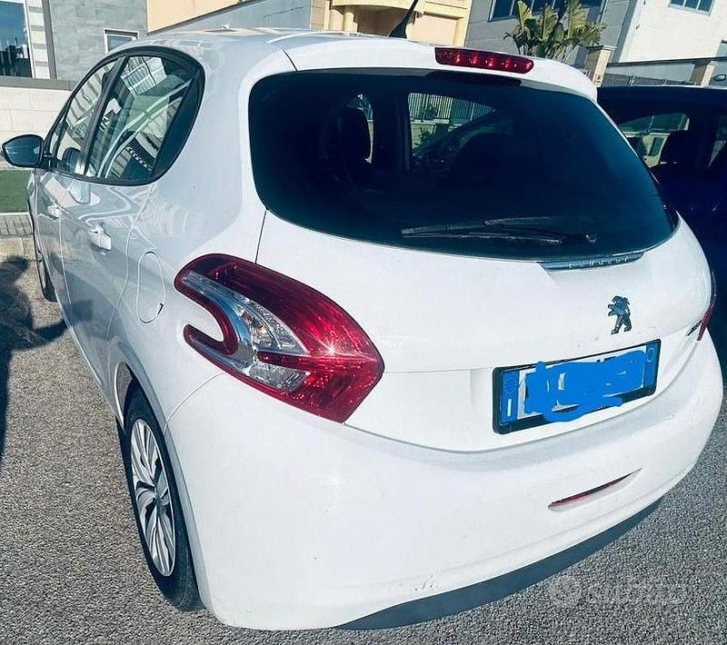 Usata Peugeot 208 68 CV (50 kW) 2014 Bianco Utilitaria