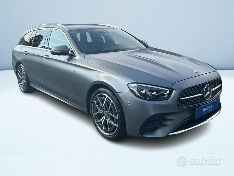 Usata Mercedes E450 Premium 367 CV (269 kW) 2023 Grigio metallizzato Station wagon