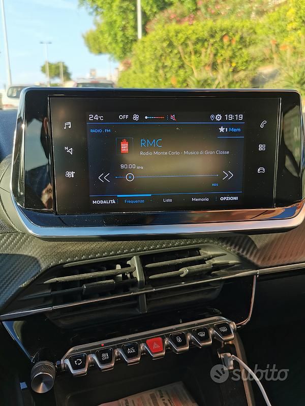 Usata Peugeot 208 102 CV (75 kW) 2021 Grigio Utilitaria