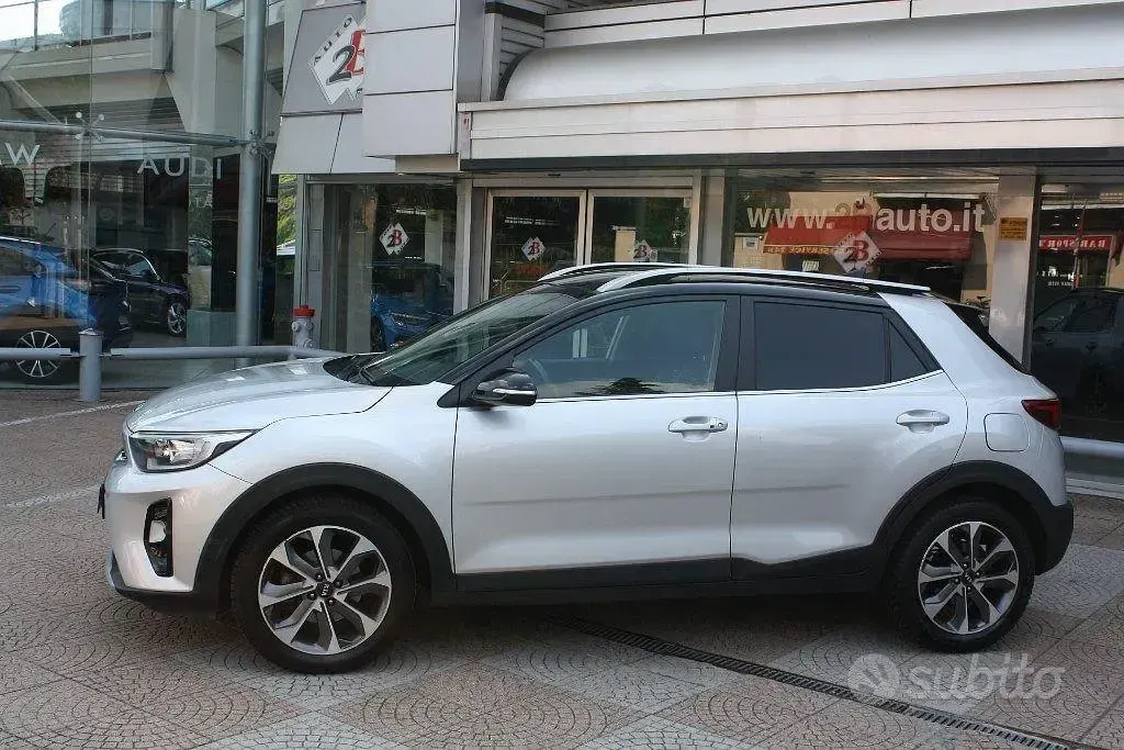 Usata Kia Stonic Style 120 CV (88 kW) 2019 Grigio SUV