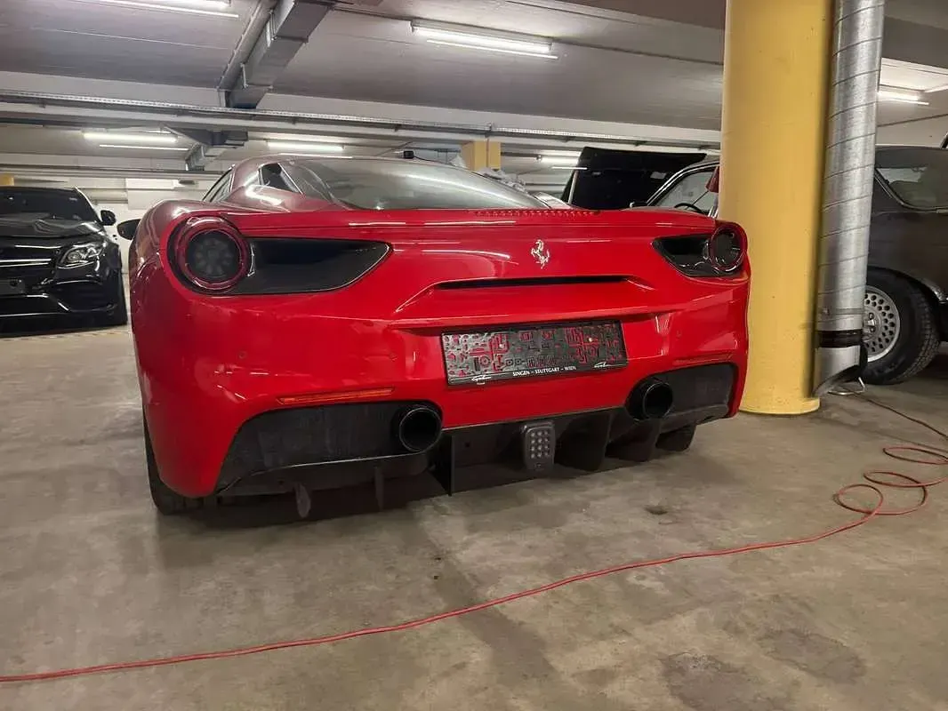 Usata Ferrari 488 670 CV (492 kW) 2016 Rosso Coupé