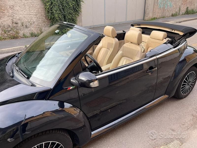 Usata VW New Beetle 105 CV (77 kW) 2008 Nero Utilitaria