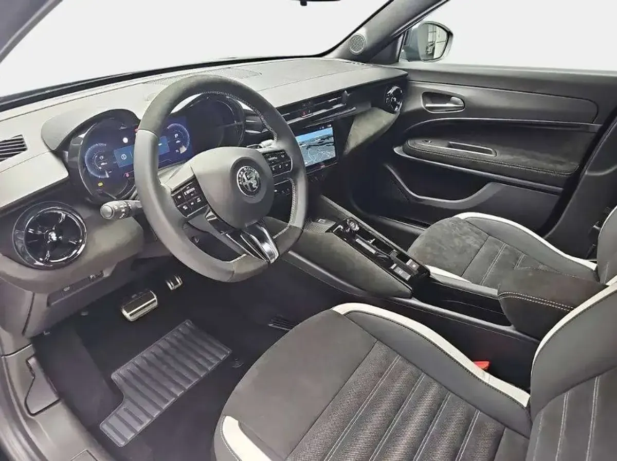 Nuova Alfa Romeo GT Junior Edizione Speciale 136 CV (100 kW) 2026 Nero SUV