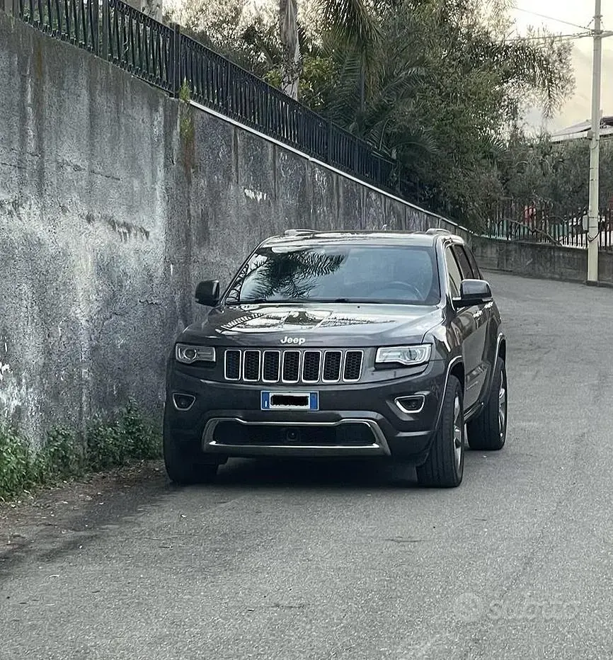 Usata Jeep Grand Cherokee Overland 250 CV (183 kW) 2015 Grigio SUV