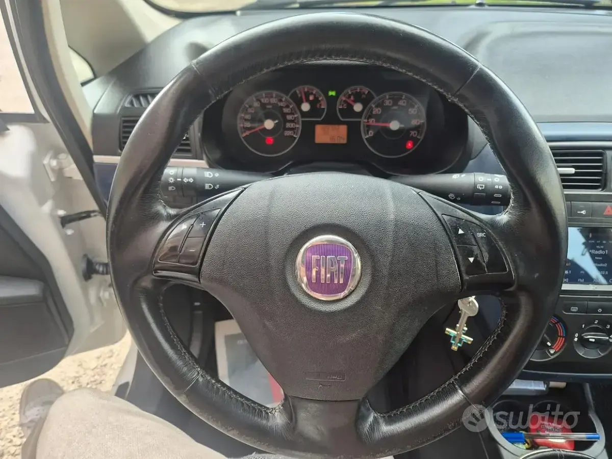 Usata Fiat Grande Punto 95 CV (69 kW) 2006 Bianco Utilitaria