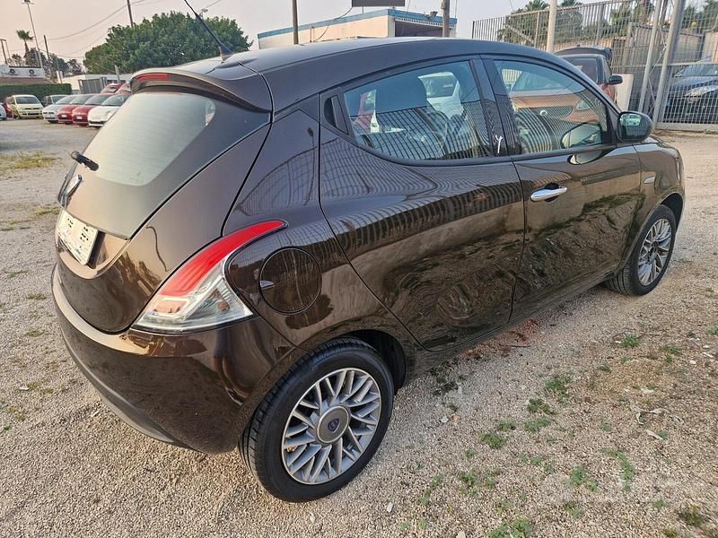 Usata Lancia Ypsilon 69 CV (50 kW) 2011 Marrone Utilitaria