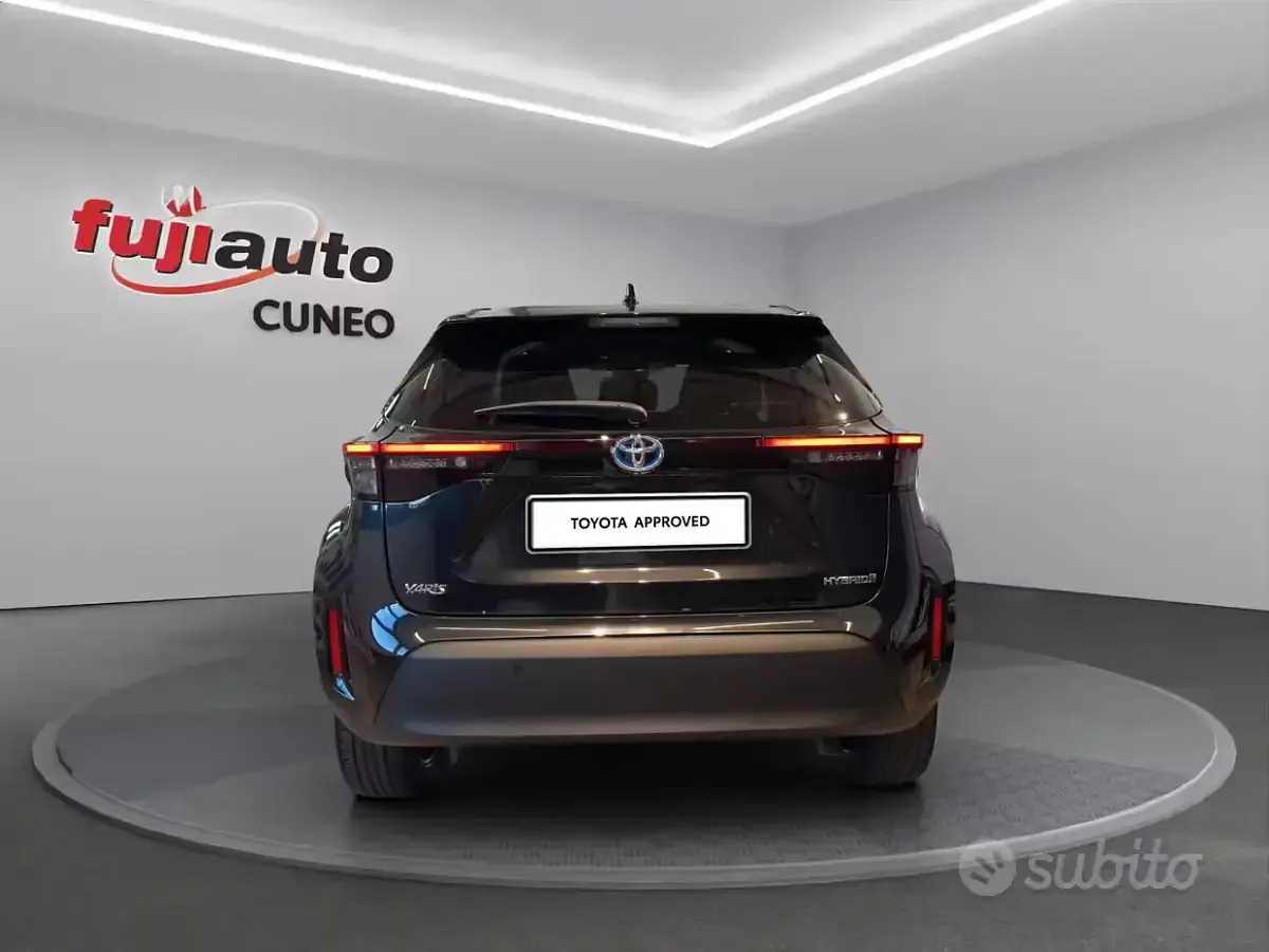 Usata Toyota Yaris Cross Lounge 116 CV (85 kW) 2022 Nero SUV