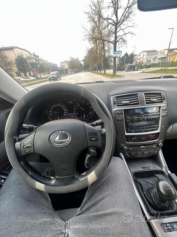 Usata Lexus IS220d Luxury Line 177 CV (130 kW) 2006 Berlina