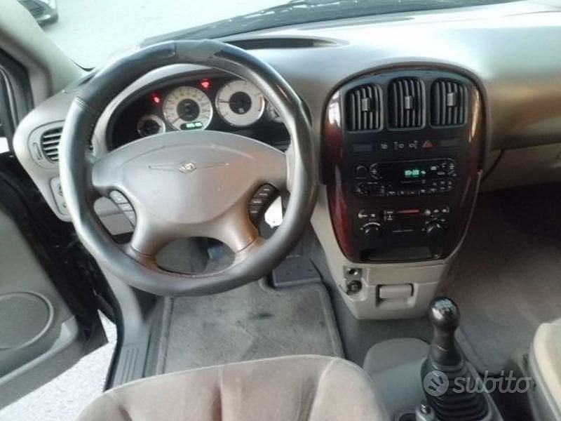 Usata Chrysler Grand Voyager 2002 Nero Monovolume