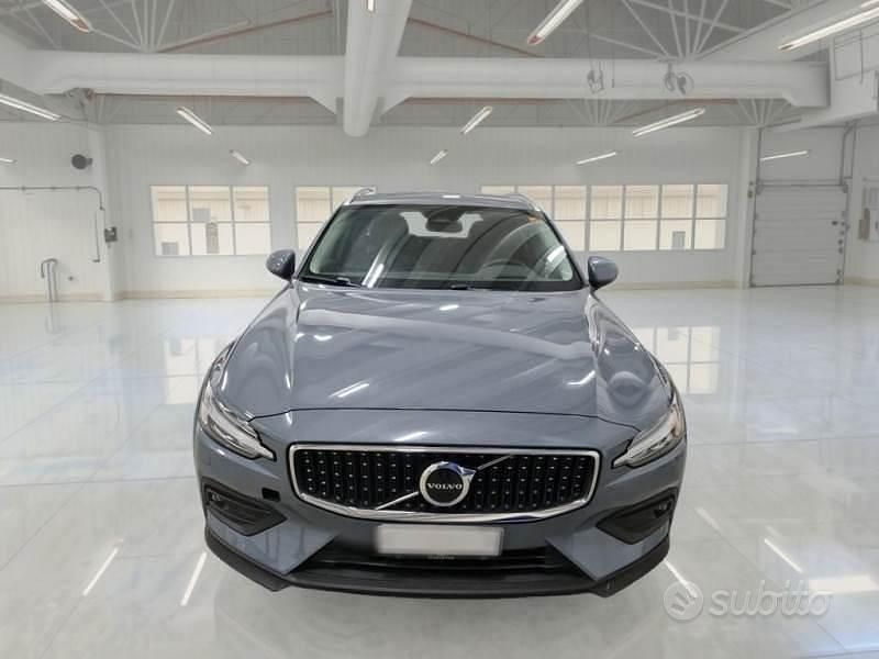 Usata Volvo V60 CC Ultimate 197 CV (144 kW) 2022 Grigio Station wagon