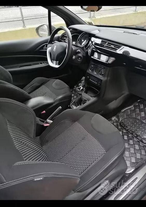 Usata Citroën DS3 70 CV (51 kW) 2011 Nero Utilitaria
