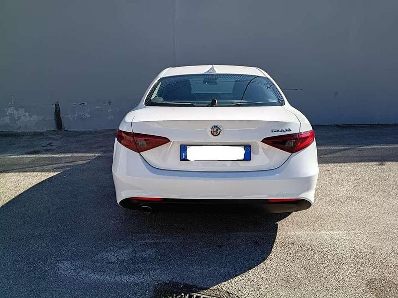 Usata Alfa Romeo Giulia 150 CV (110 kW) 2017 Bianco Berlina