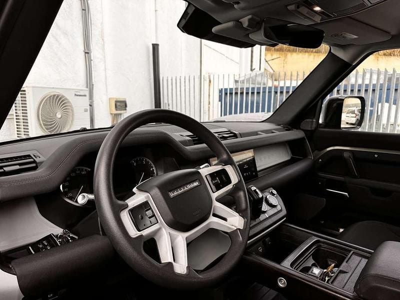 Käytetty Land Rover Defender 249 HP (183 kW) 2021 Katumaasturi