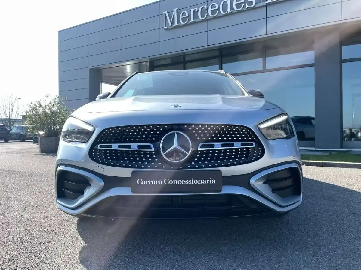 Usata Mercedes GLA200 150 CV (110 kW) 2025 Argento hightech SUV