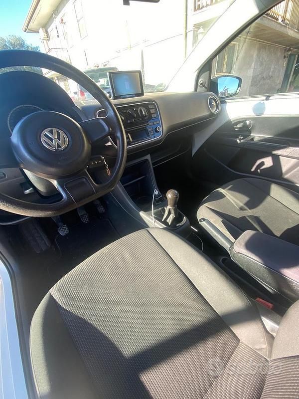 Begagnad VW up! 60 HK (44 kW) 2017 Vit Halvkombi