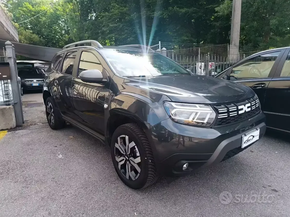 Usata Dacia Duster Prestige 101 CV (74 kW) 2023 Grigio SUV