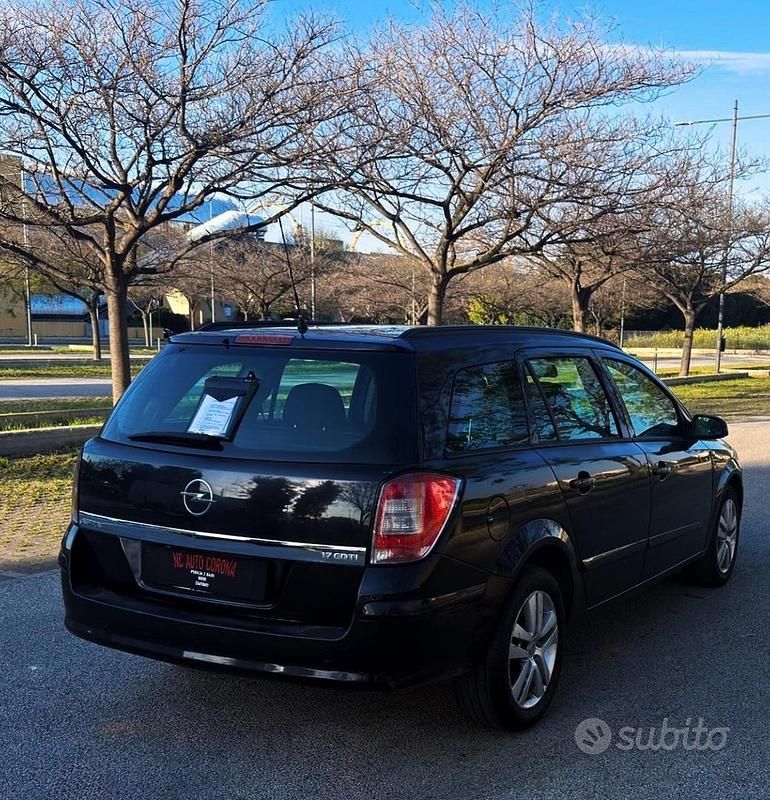 Usata Opel Astra 101 CV (74 kW) 2008 Nero Station wagon