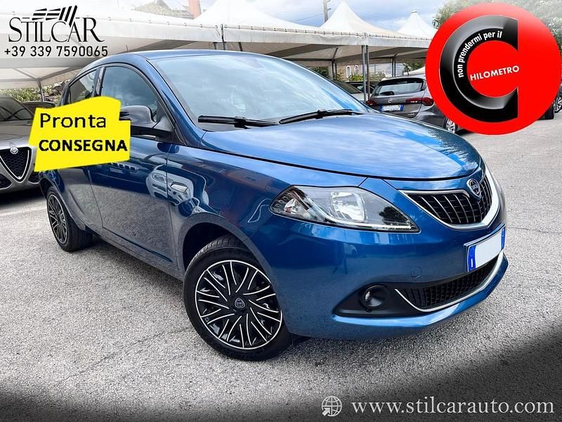 Usata Lancia Ypsilon Gold 70 CV (51 kW) 2022 Blu Utilitaria