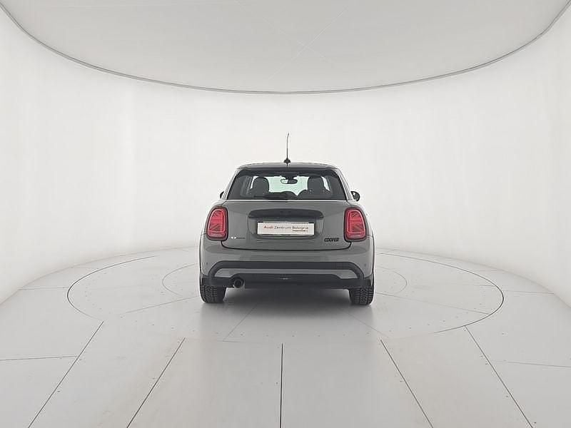 Usado Mini Cooper Essential 136 HP (100 kW) 2022 Cinzento Citadino