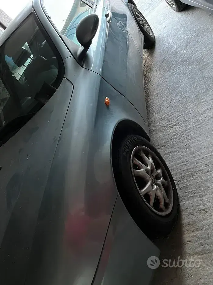 Usata Alfa Romeo 147 116 CV (85 kW) 2004 Bluazzurro Utilitaria