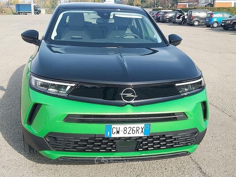 Grigio Usata 2024 Opel Mokka SUV | 16.990 € (Ottimo prezzo) - Immagine 1/4