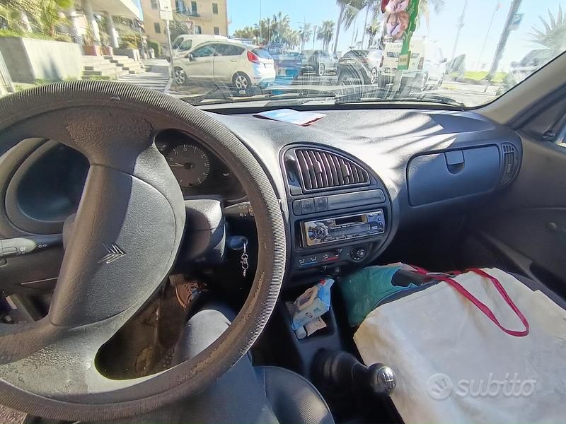 Usata Citroën Saxo 60 CV (44 kW) 1999 Grigio Utilitaria