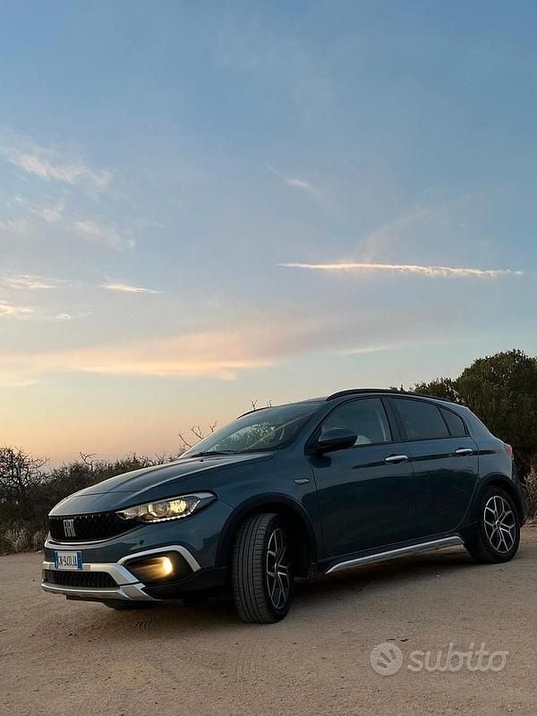 Occasion Fiat Tipo Cross 130 ch (95 kW) 2023 Bleue Citadine