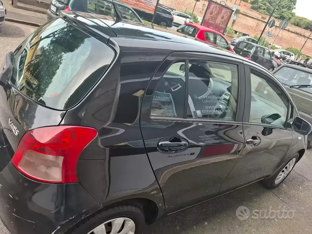Usata Toyota Yaris 105 CV (77 kW) 2008 Nero Utilitaria