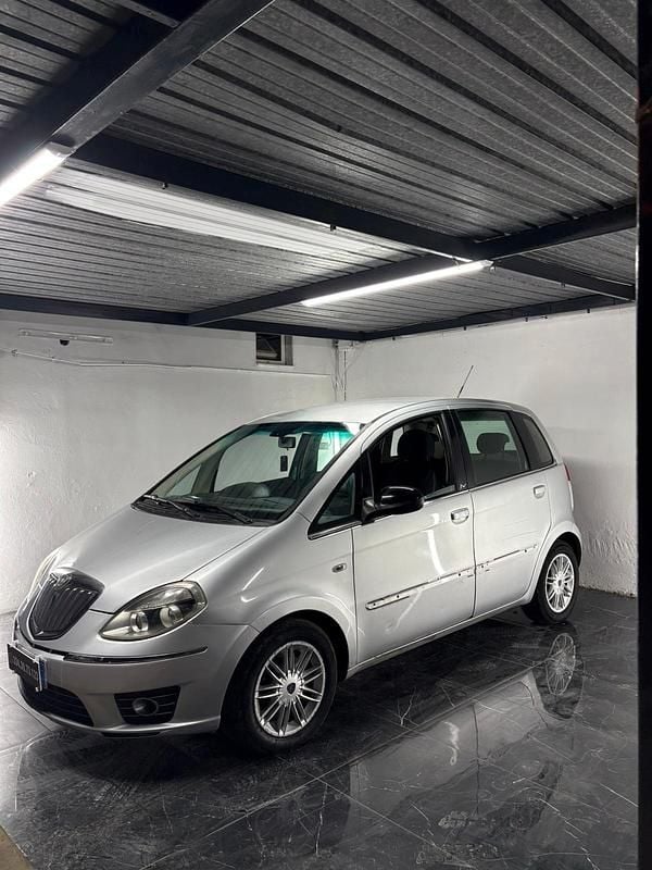 Usata Lancia Musa Gold 95 CV (69 kW) 2012 Grigio Monovolume