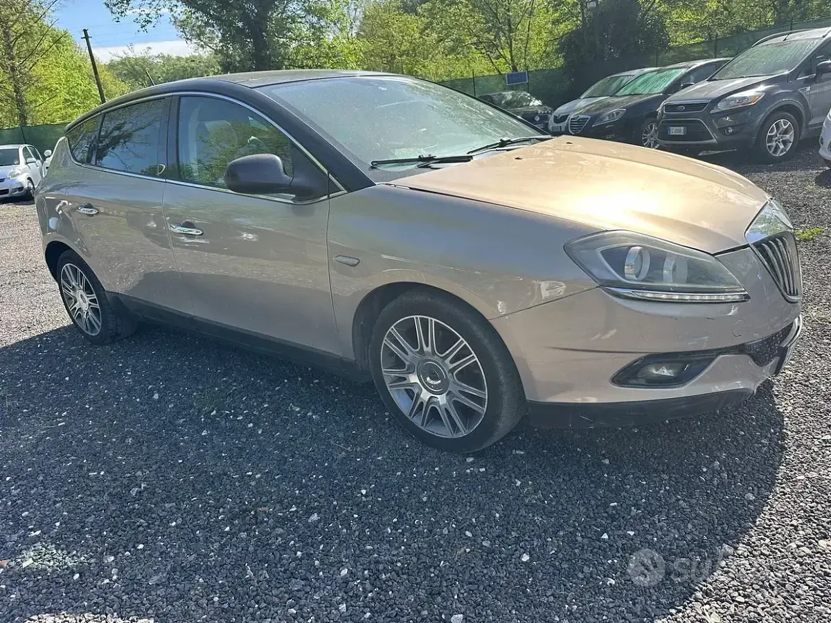 Usata Lancia Delta 165 CV (121 kW) 2010 Giallo Utilitaria