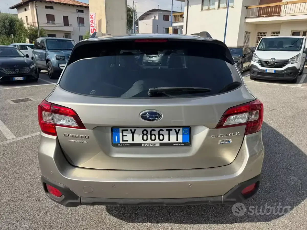 Usata Subaru Outback Exclusive+ 150 CV (110 kW) 2015 Grigio Station wagon