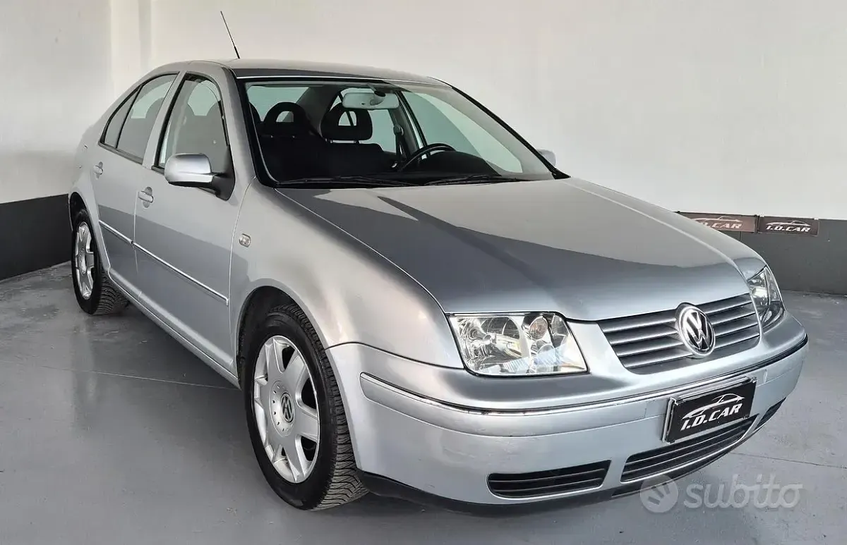 Usata VW Bora Highline 105 CV (77 kW) 2000 Grigio Berlina