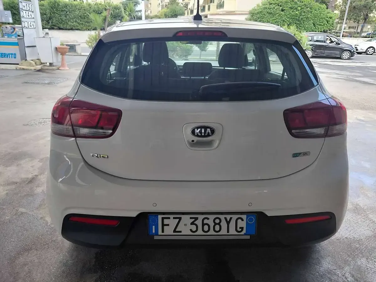 Usata Kia Rio 82 CV (60 kW) 2020 Bianco Berlina