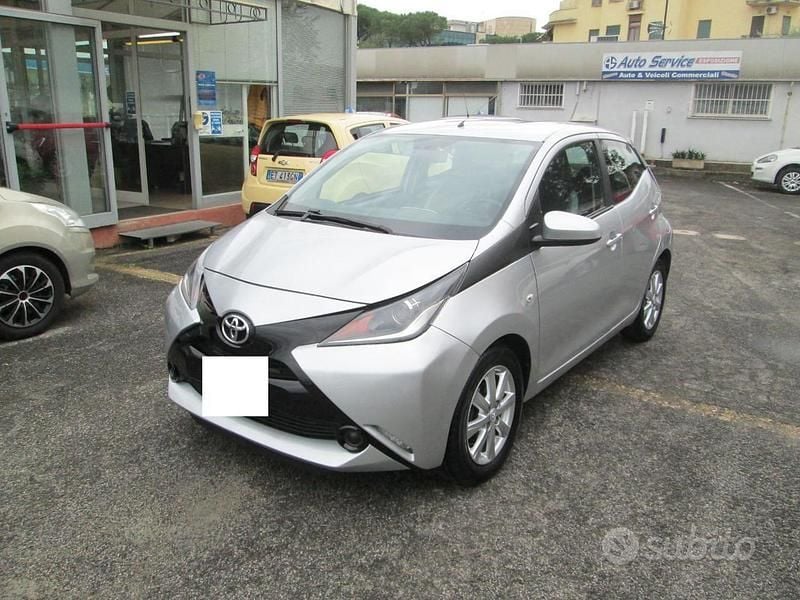 Usata Toyota Aygo Cool 69 CV (50 kW) 2016 Argento metallizzato Utilitaria